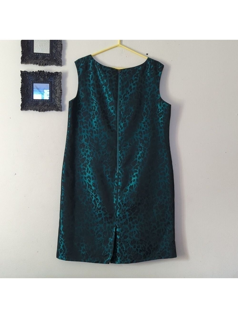 Tahari ARTHUR S. LEVINE DRESS - Picture 4 of 14